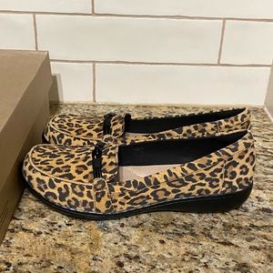 Clarks Ashland Ballot leopard print loafer size 10 new